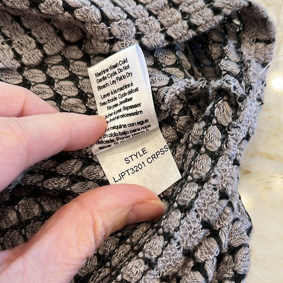 Laila Jayde Textured Cowl Neck Dolman‎ Sleeve Top Gray Beige Black Medium Petite - Picture 6 of 12